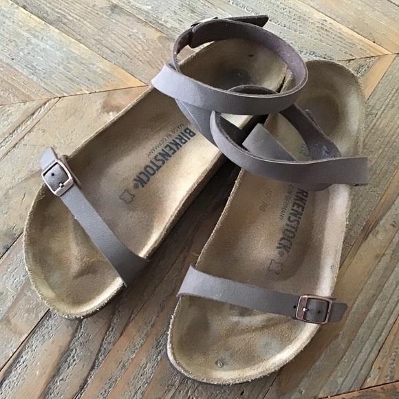 Birkenstock Shoes - Birkenstock Daloa sandals. mocha size 9